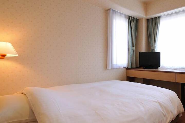 Room 3 of 12