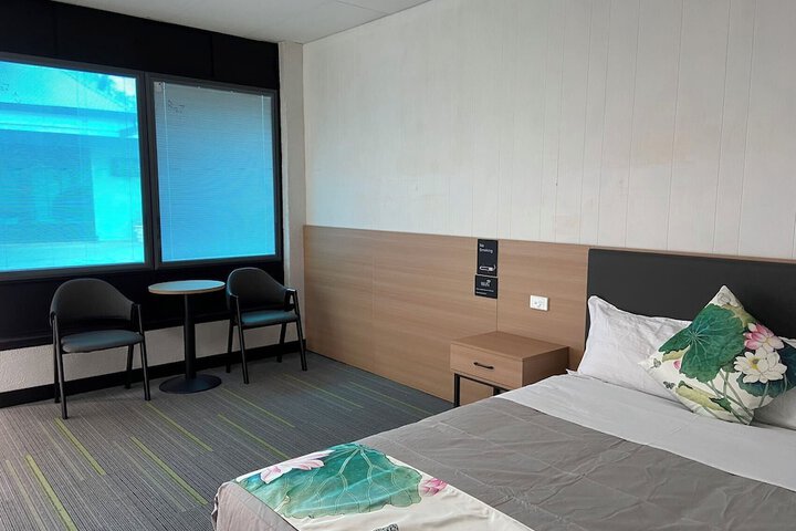 Room 18 of 28