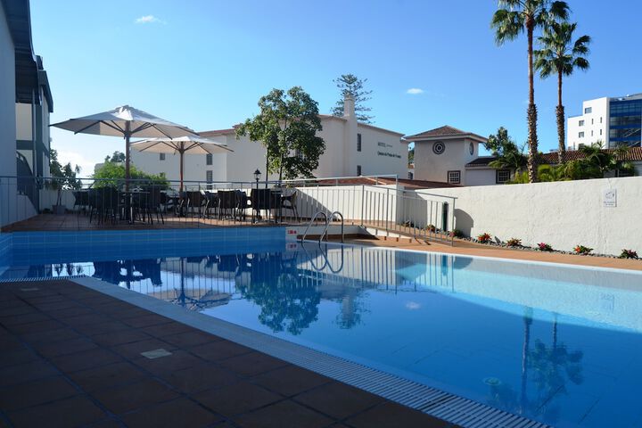 Hotel Pool