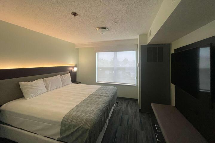 2 Queen Beds Mobility Accessible (1 of 11)