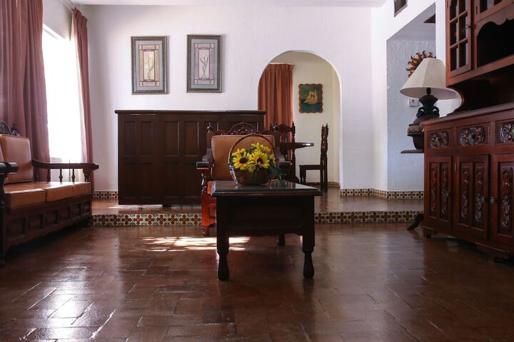 Room 16 of 32
