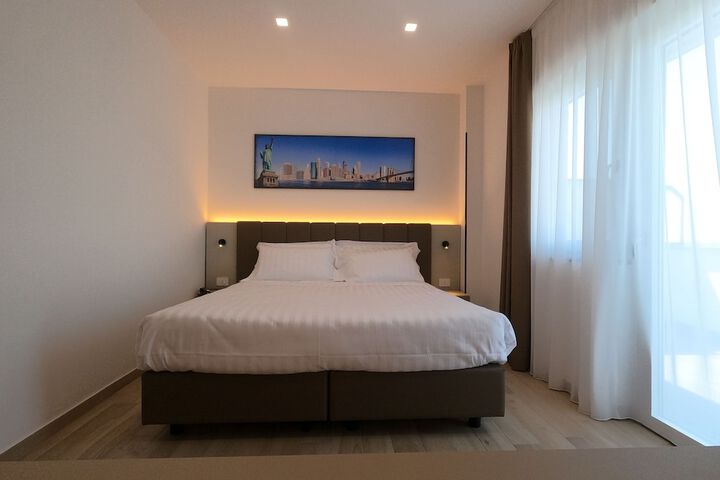Room 5 of 22