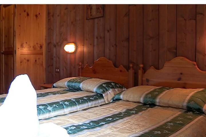 Room 4 of 11