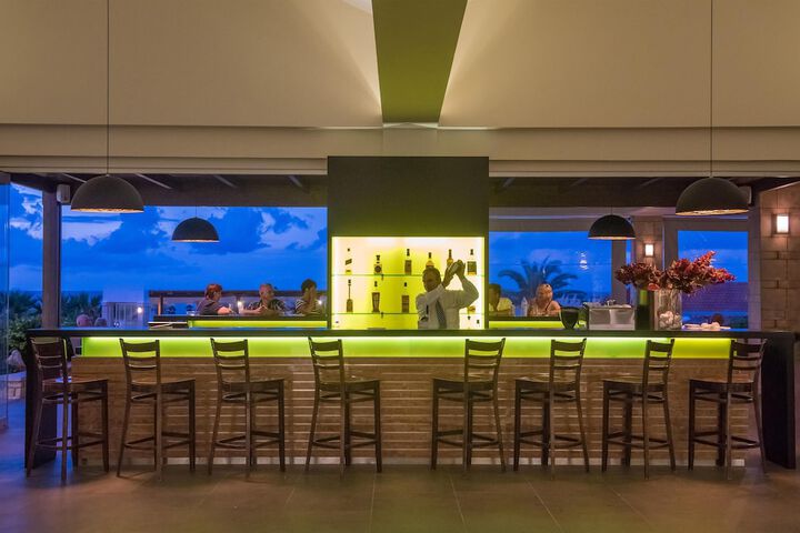 Lounge 116 of 138