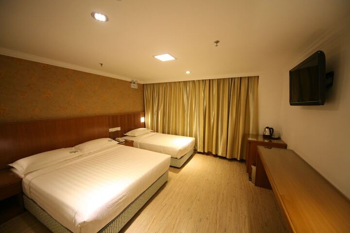 Room 9 of 35
