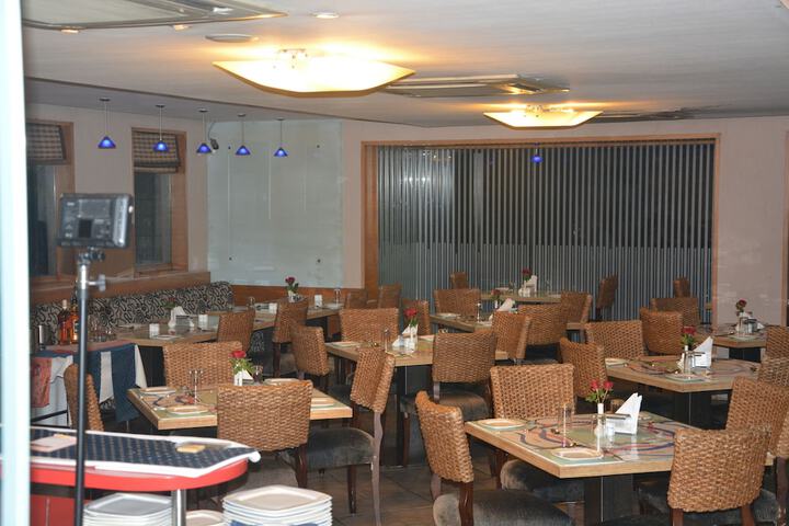 Lounge 21 of 27