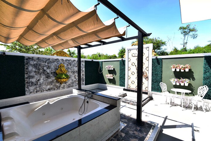 Terrace/Patio 31 of 58