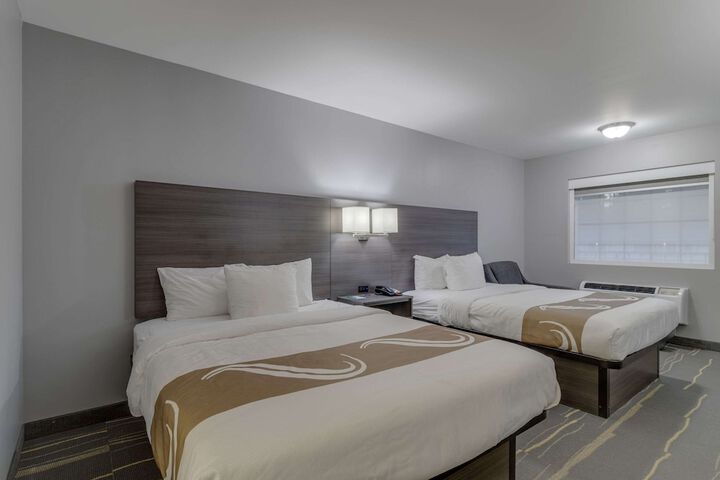 2 Queen Beds (8 of 11)