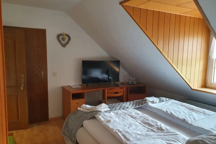 Room 6 of 23