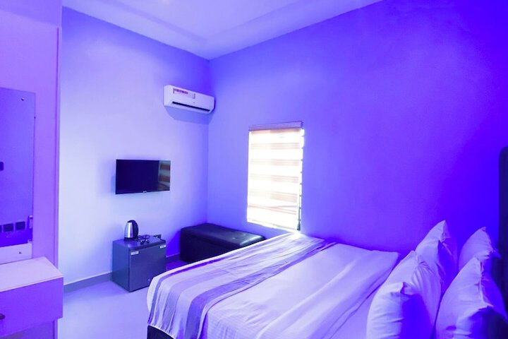 Room 4 of 27