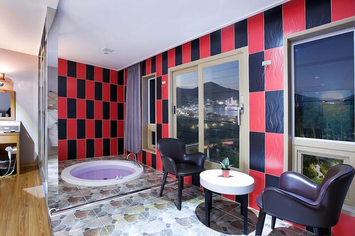 Room 38 of 62
