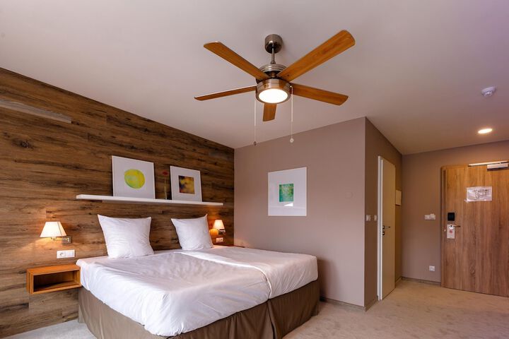 Room 27 of 115