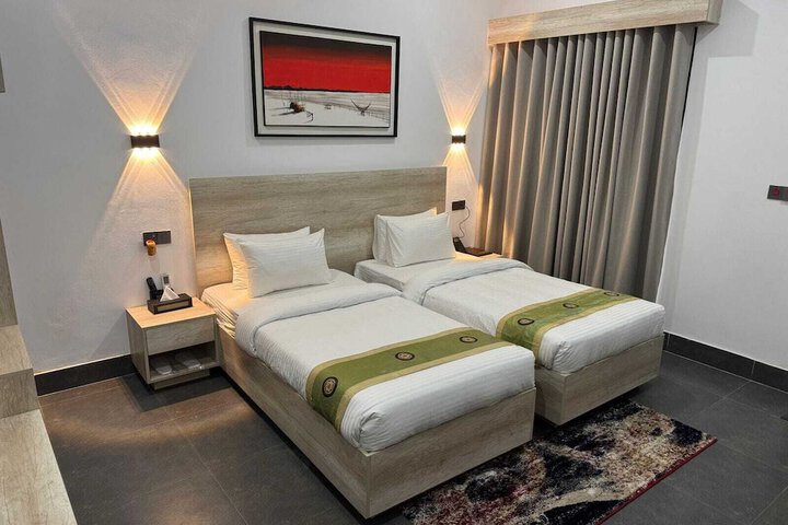 Room 10 of 19