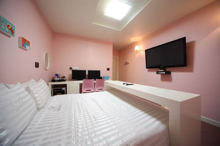 Room 4 of 75