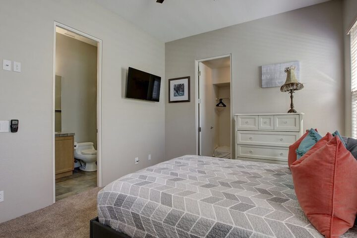 Room 6 of 38