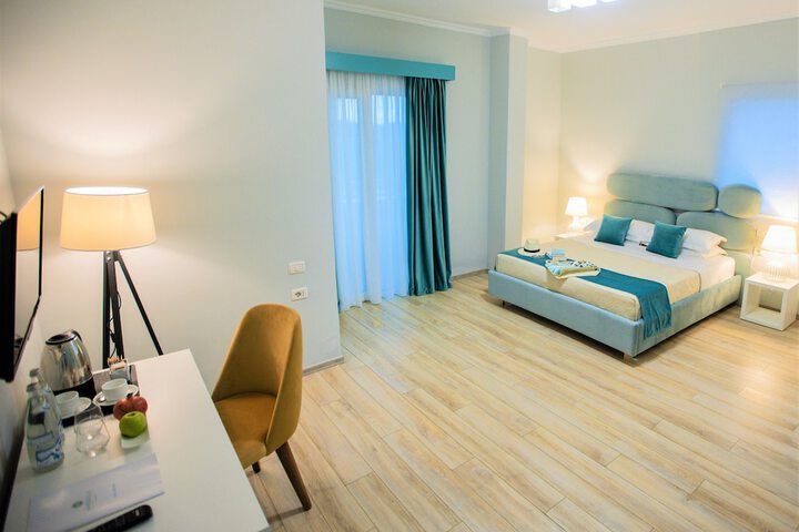 Room 2 of 38