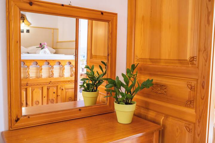 Room 4 of 43