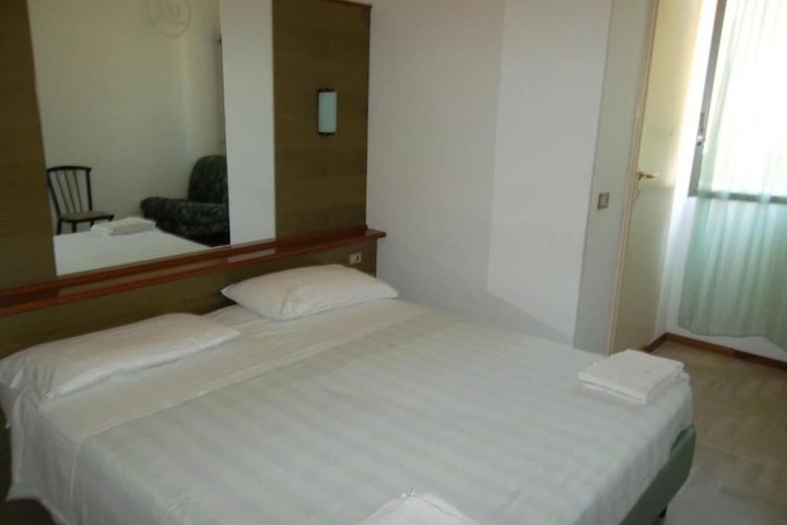 Room 2 of 57