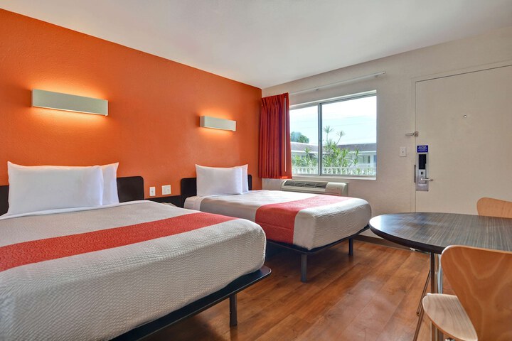 Double Room Disability Accessible (6 of 8)