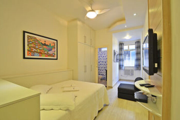 Room 7 of 12