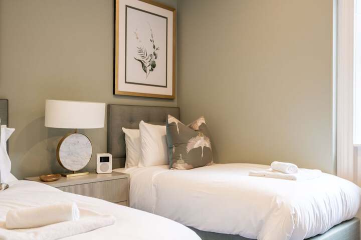 Room 105 of 190