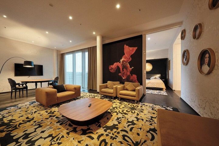 Room 47 of 142