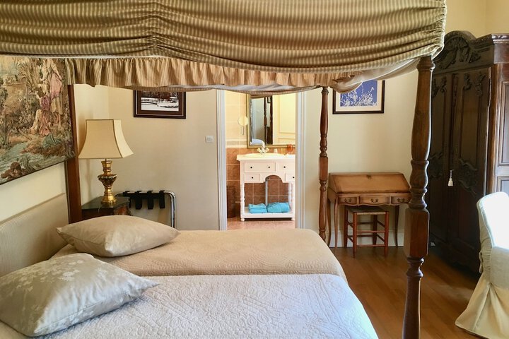 Room 5 of 125