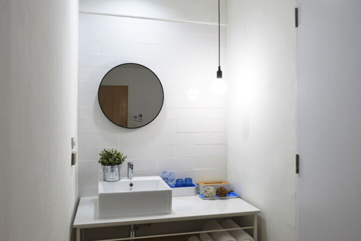 Room 6 of 24