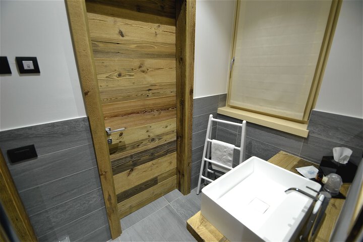 Room 35 of 60