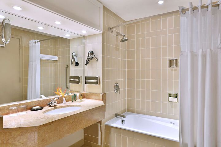 Room 33 of 81