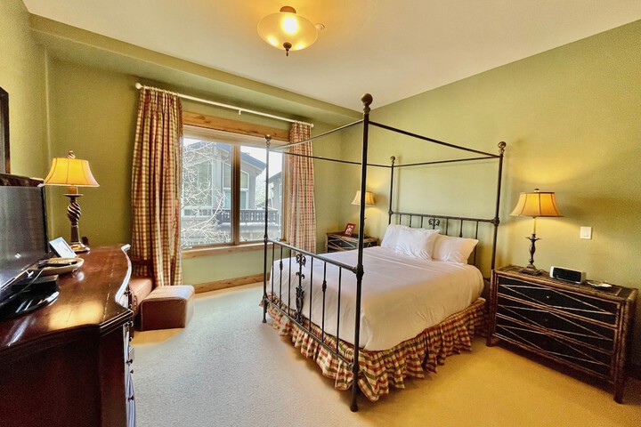 Room 112 of 493