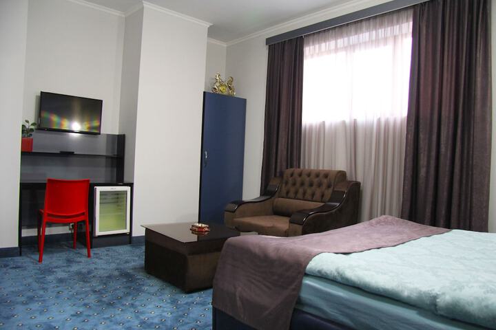 Room 13 of 28
