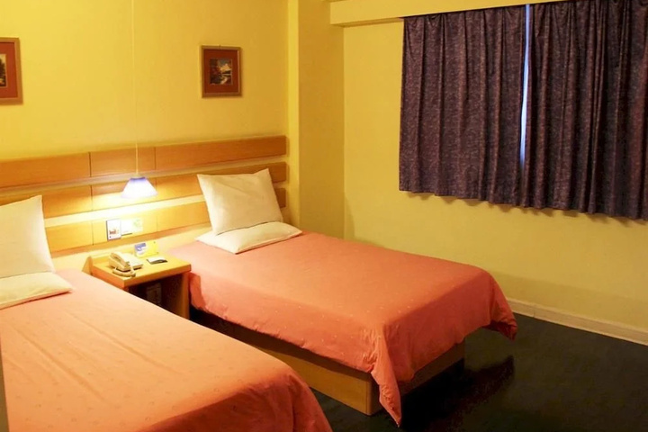 Room 2 of 5