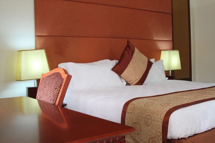Room 9 of 34