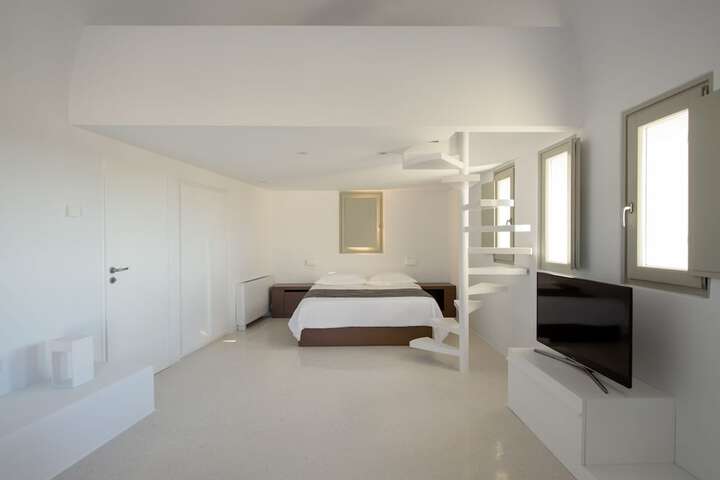 Room 7 of 135