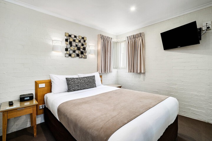 Room 8 of 26