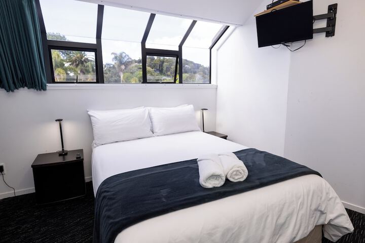Room 3 of 25