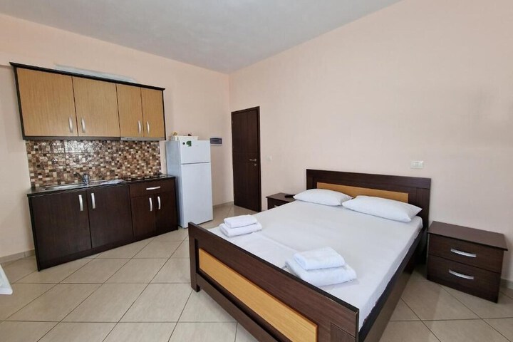 Room 4 of 68