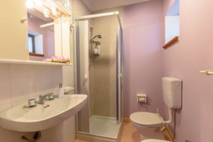Room 2 of 28