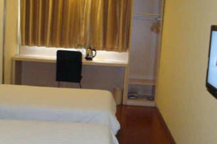 Room 5 of 61
