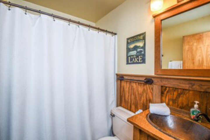 Room 2 of 33