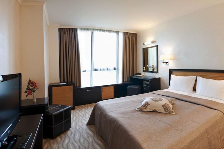 Room 15 of 82