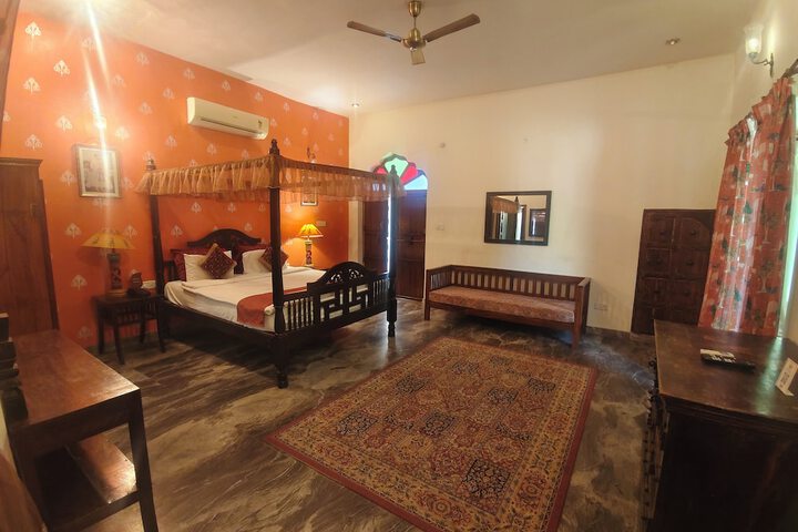 Room 35 of 114