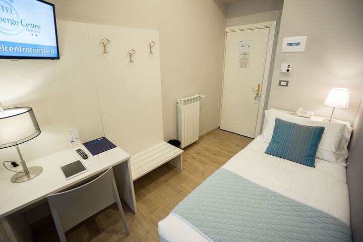 Room 7 of 62