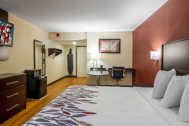 1 King Bed (4 of 19)