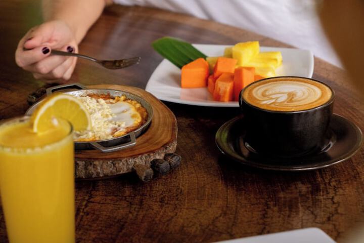 Breakfast/Coffee Service 24 of 34