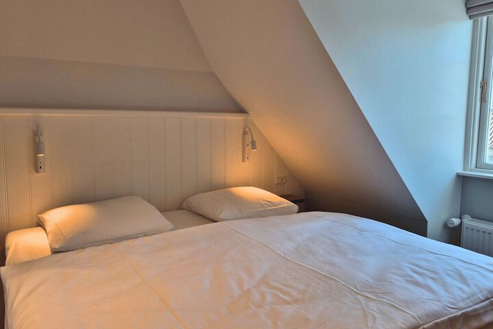 Room 15 of 36