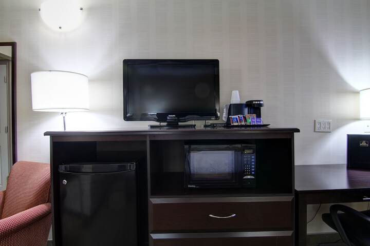 2 Queen Beds Microwave, Refrigerator High Speed Internet Full Breakfast (2 of 26)