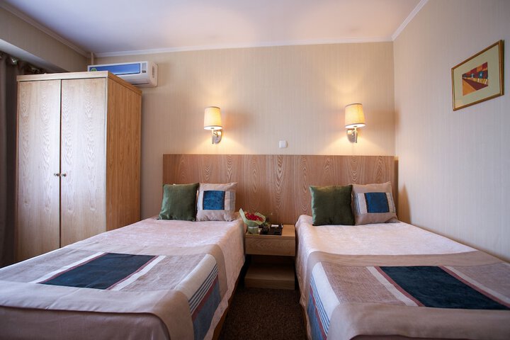 Room 12 of 30