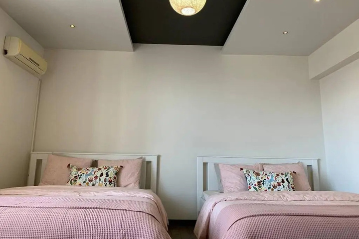 Room 5 of 11